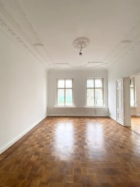 Altbauflair trifft modernen Wohnkomfort – Exklusive 4,5-Zimmer-Wohnung mit Balkon und Garage — photo 1